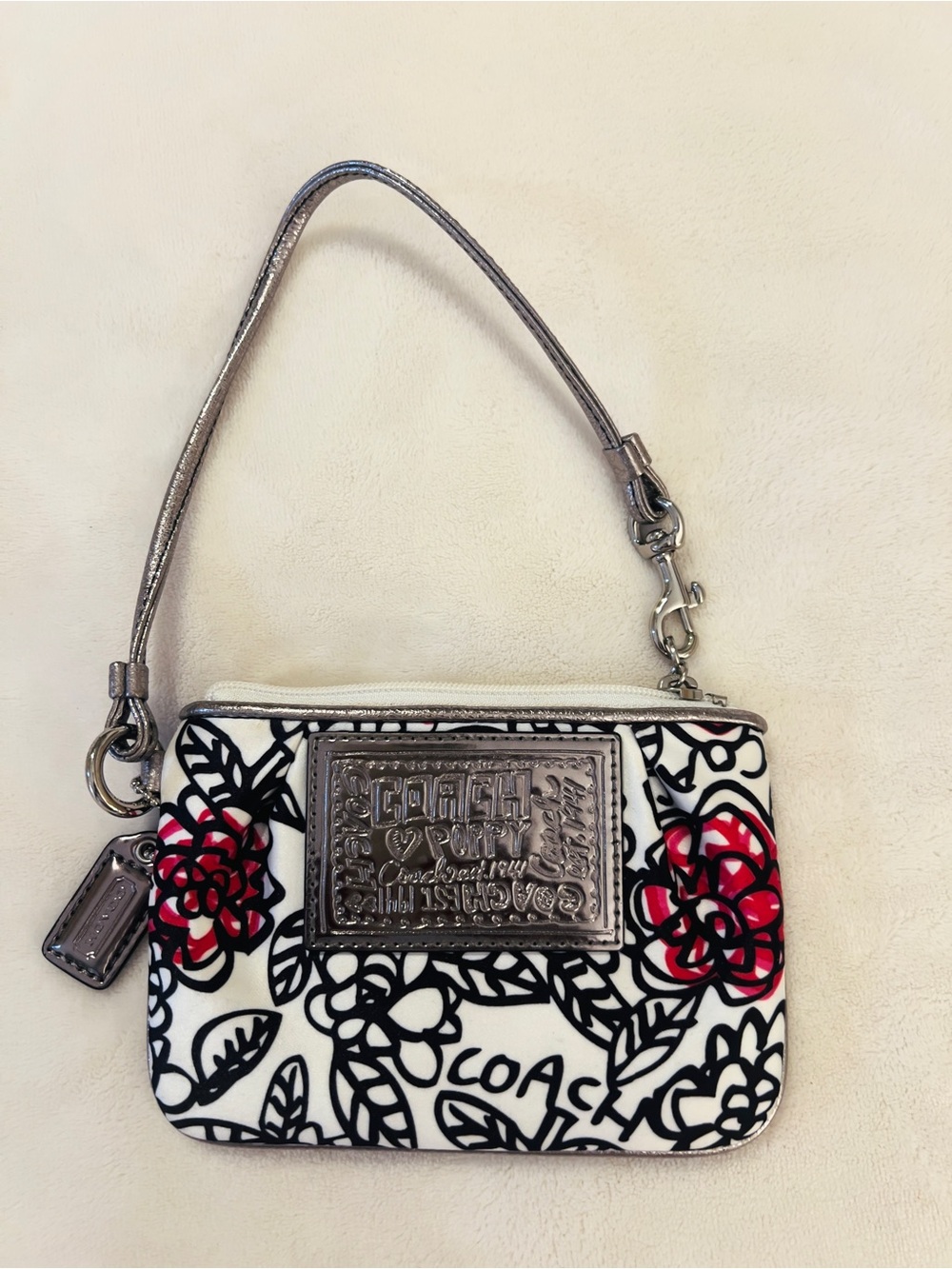 🩷Coach White Floral Wristlet with Red Accents💚